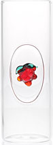 Mundgeblasenes Glas mit einer roten Himbeere Mundgeblasenes Glas mit einer roten Himbeere